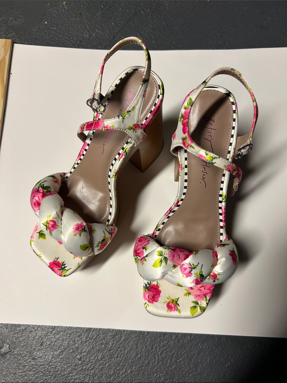 Betsey Johnson White Floral Braided Loop Block Heel Sandals